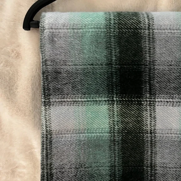 Blanket/Throw - Picture 5 of 7